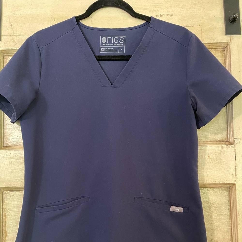 Figs Scrub Top